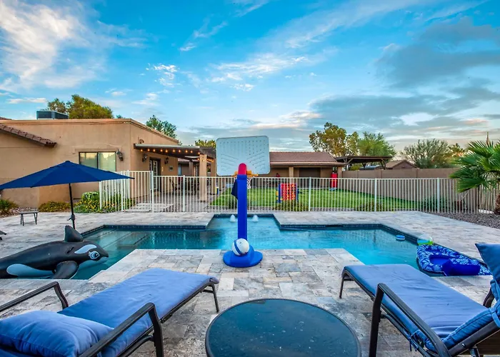 Group Getaway W/ Pool & Putting In Glendale Vakantiehuis Phoenix