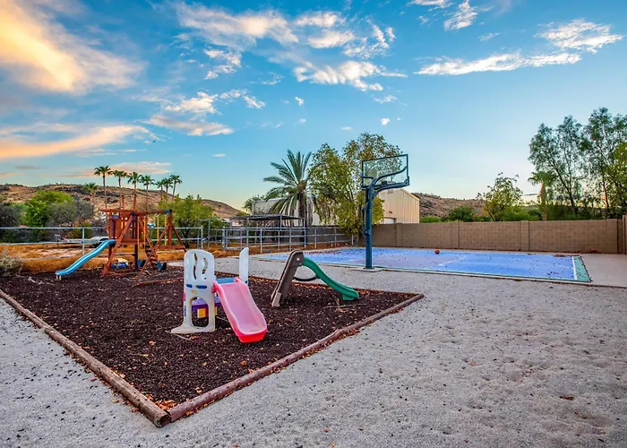 Group Getaway W/ Pool & Putting In Glendale Vakantiehuis Phoenix