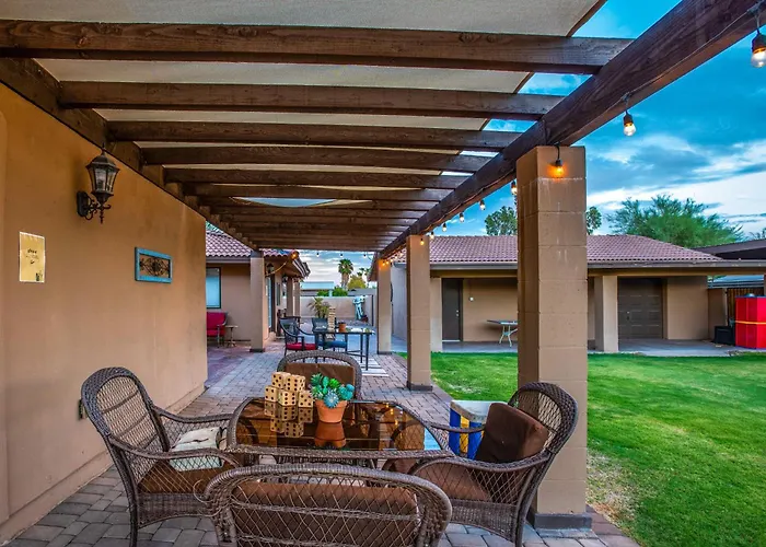 Vakantiehuis Group Getaway W/ Pool & Putting In Glendale