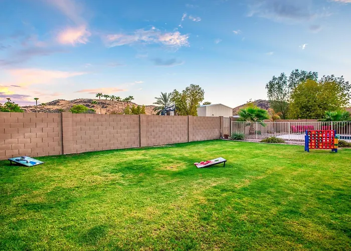 Group Getaway W/ Pool & Putting In Glendale * Phoenix