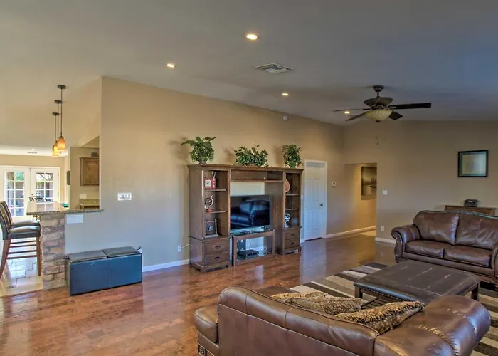 Group Getaway W/ Pool & Putting In Glendale Vakantiehuis Phoenix